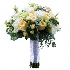 Букет невесты из роз и эустомы «Доменика»