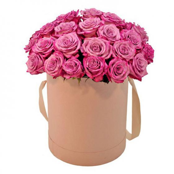 Шляпная коробка из роз 